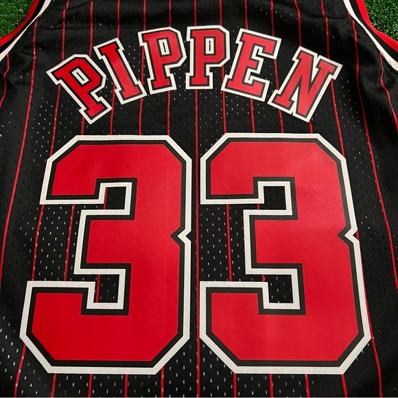 Scottie Pippen Chicago Bulls 1995-1996 Mitchell & Ness Black NBA Swingman Jersey - Picture 5 of 7